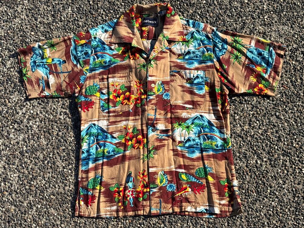 Vtg Network Hawaiian short sleeve Shirt Mens M brown shell Rayon aloha
